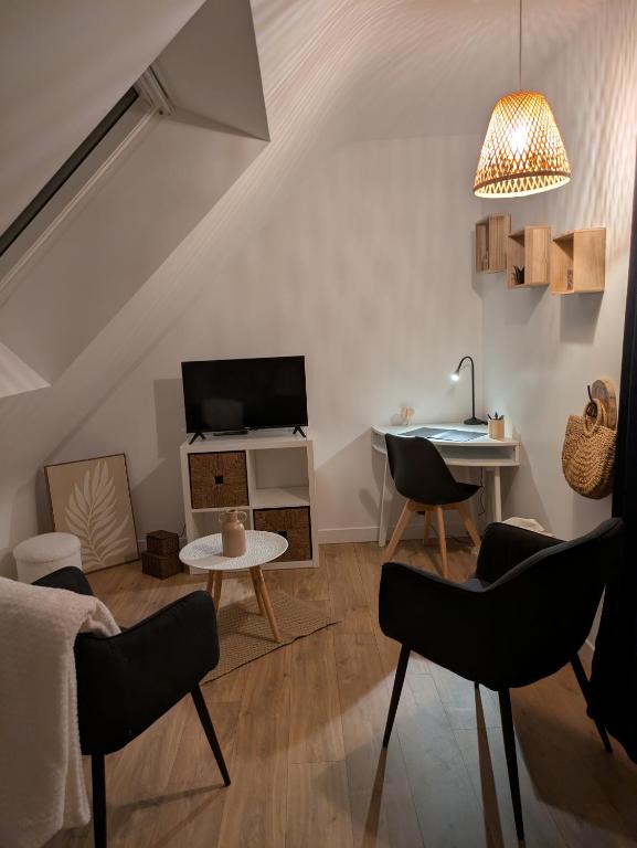 TV a/nebo společenská místnost v ubytování Chambre d'hôtes chez Marie