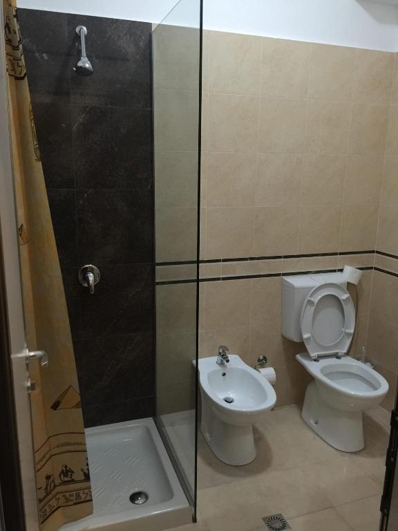 Uma casa de banho em Herges Hotel
