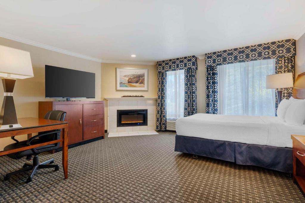 Best Western Plus Marina Shores Hotel - Ampia Camera Queen Con Camino - Non Fumatori