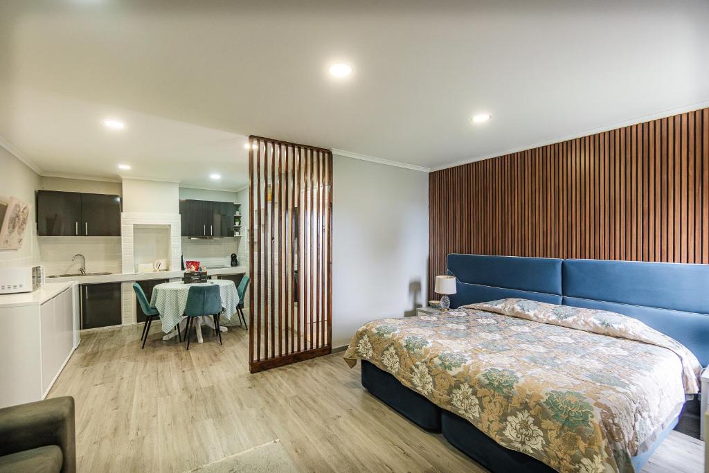 Pineapple Studio - 6