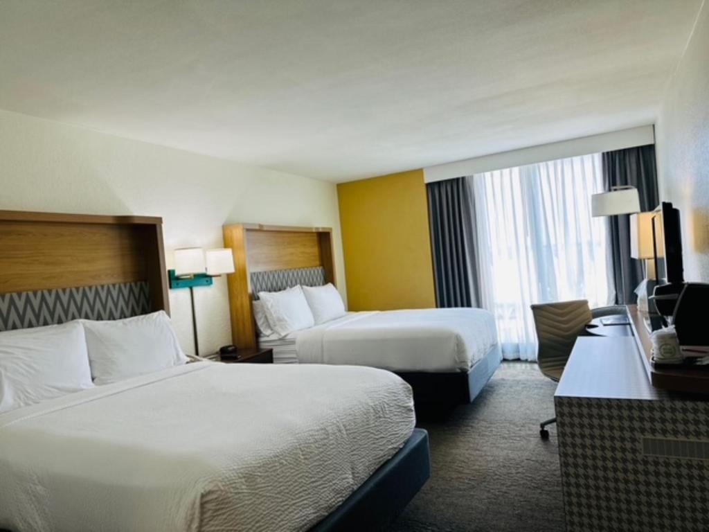 Krevet ili kreveti u jedinici u objektu Holiday Inn Miami International Airport by IHG