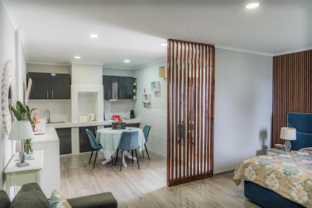 Pineapple Studio - 11