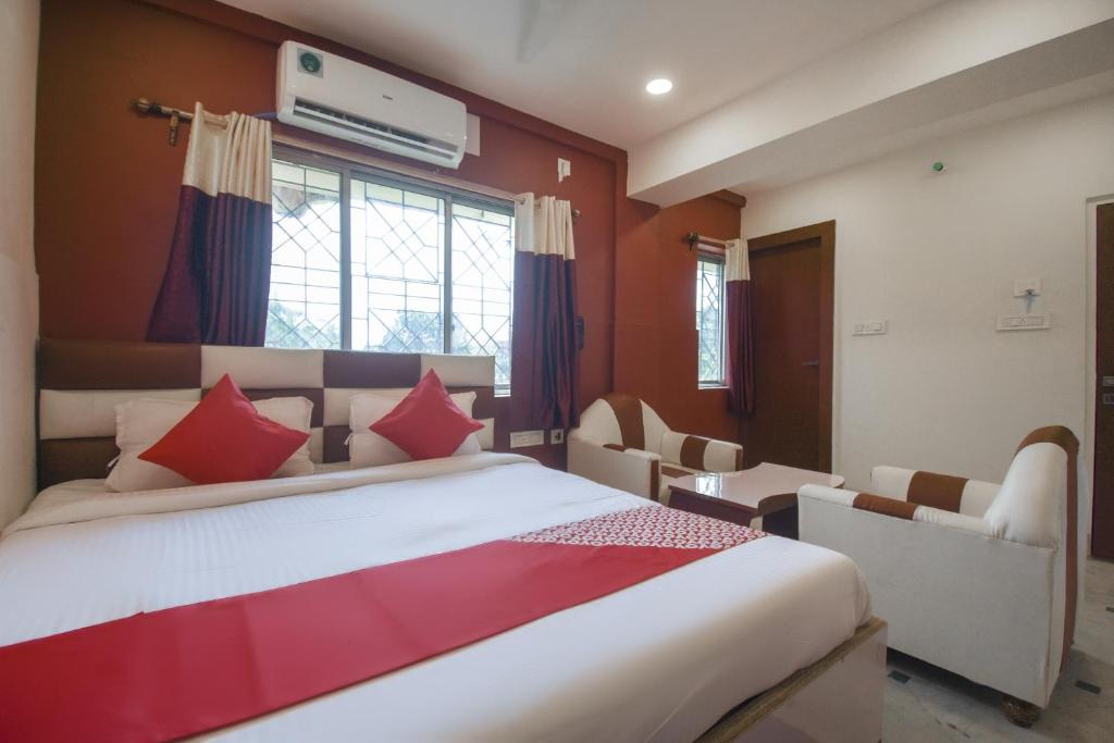 Postel nebo postele na pokoji v ubytování Super Hotel O Red Stone Near Netaji Subhash Chandra Bose International Airport