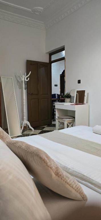 Postel nebo postele na pokoji v ubytování Dar Tetuan 4 YOU I