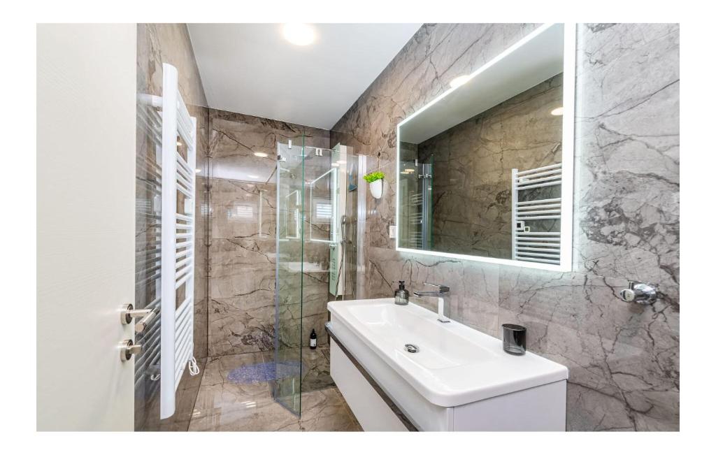 Kúpeľňa v ubytovaní Pet Friendly Home In Zaton