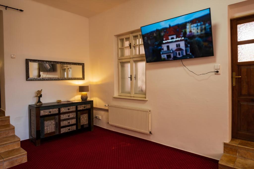 TV a/nebo společenská místnost v ubytování Apartmán Staré Město