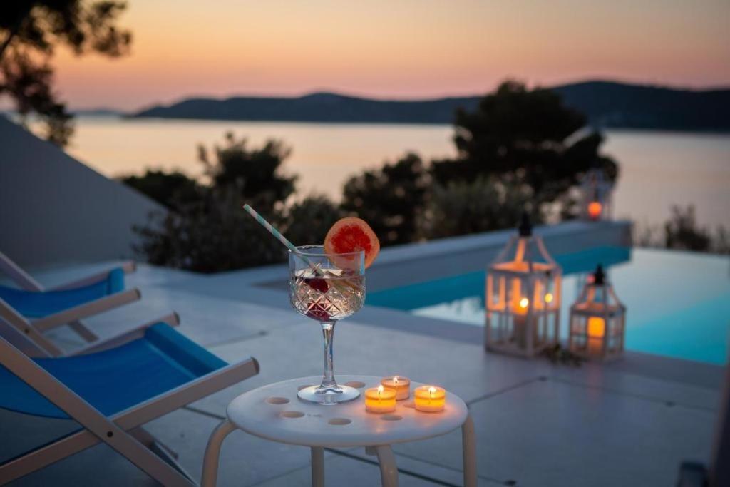 Seaside family friendly house with a swimming pool Sparadici, Sibenik - 24200