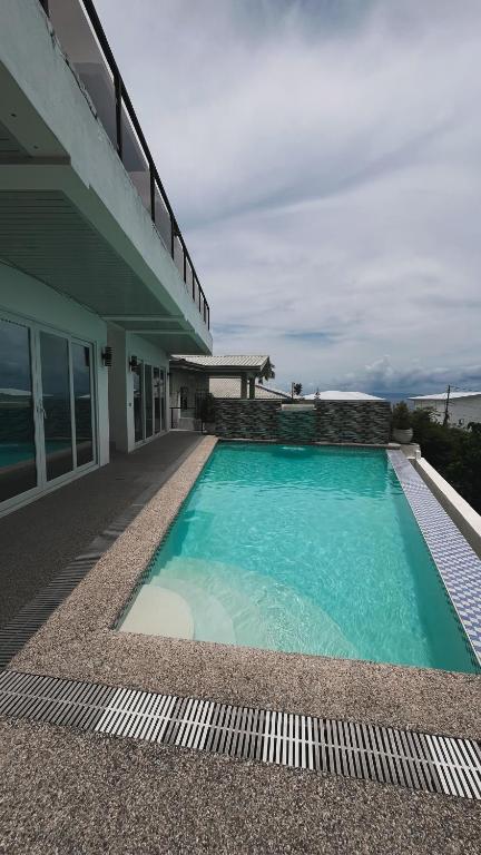 Bazén v ubytování Seaview Mansion Dalaguete Deluxe Apartment 10 nebo v jeho okolí