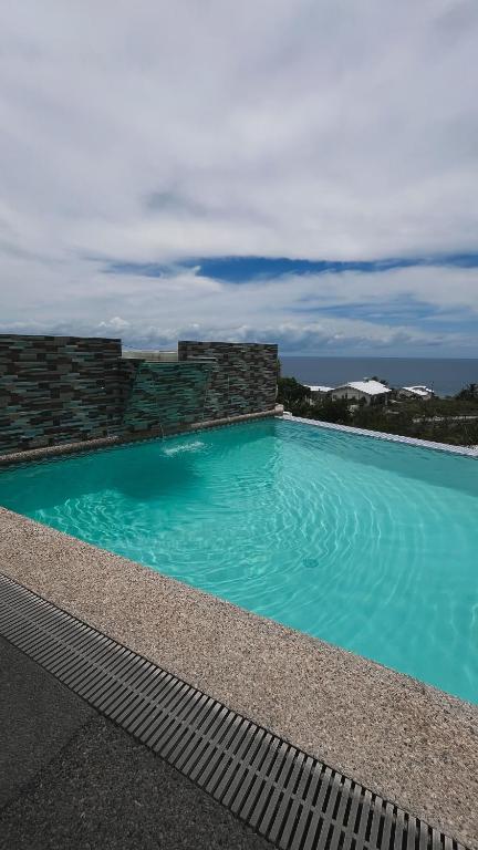 Bazén v ubytování Seaview Mansion Dalaguete Deluxe Apartment 10 nebo v jeho okolí