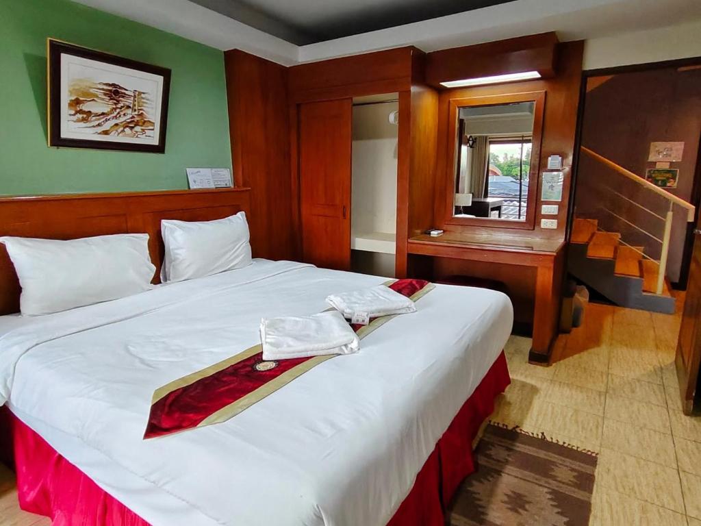 Postel nebo postele na pokoji v ubytování The Atnal Lanta Budget and Eco Friendly hotel in Koh Lanta