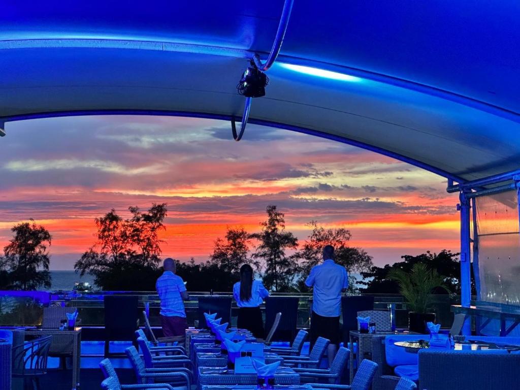 Absolute Bangla Jacuzzi Suites Condo - Resim 2