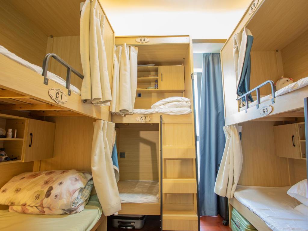 Postel nebo postele na pokoji v ubytování Yiweidu Youth Apartment