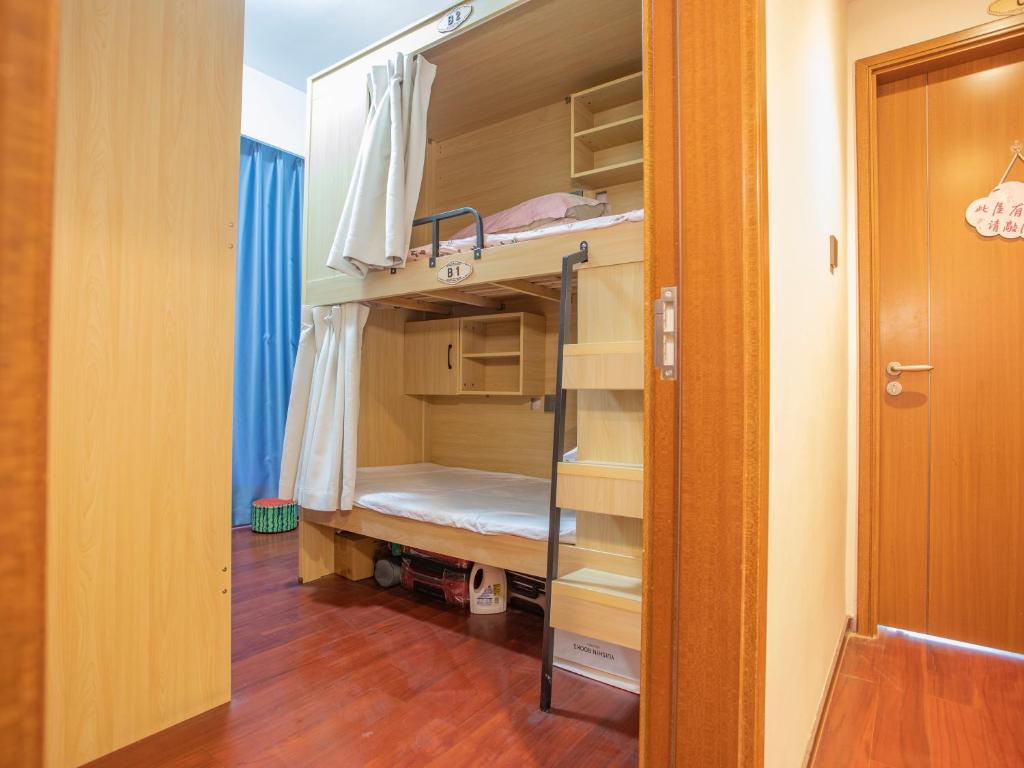 Postel nebo postele na pokoji v ubytování Yiweidu Youth Apartment