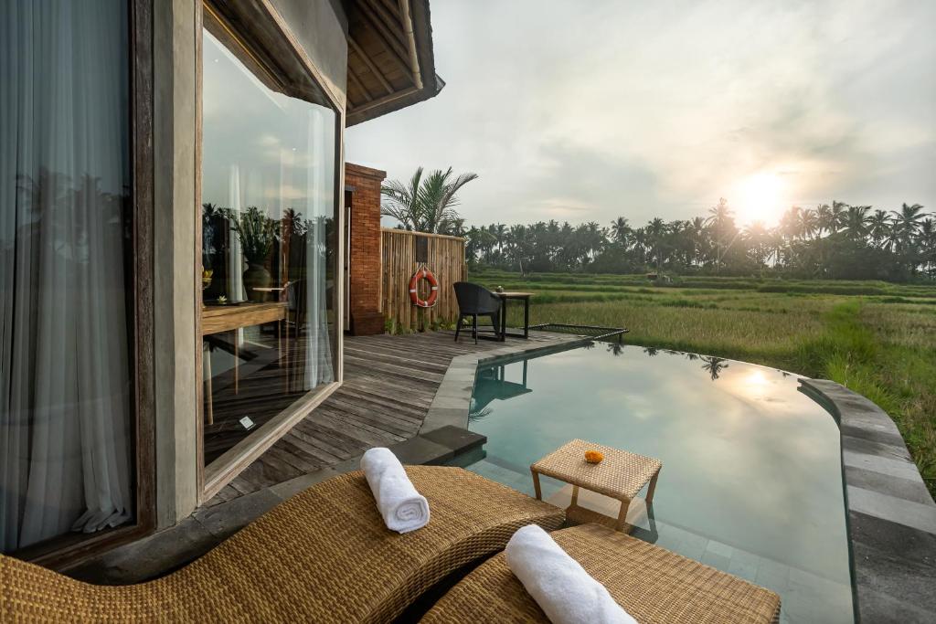 Bazén v ubytování TheWakanda Resort A Pramana Experience nebo v jeho okolí