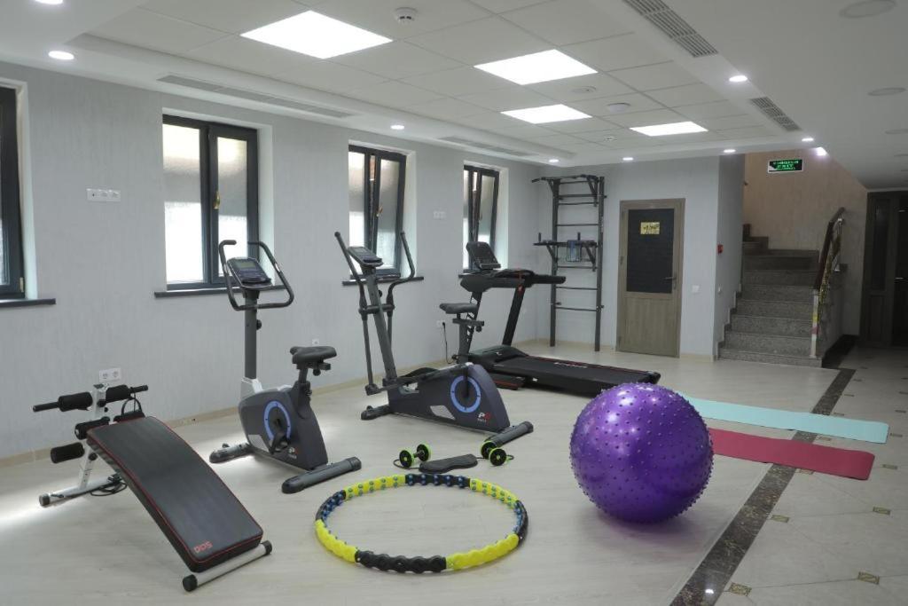 Fitness centrum a/nebo fitness zařízení v ubytování The Level Hotel