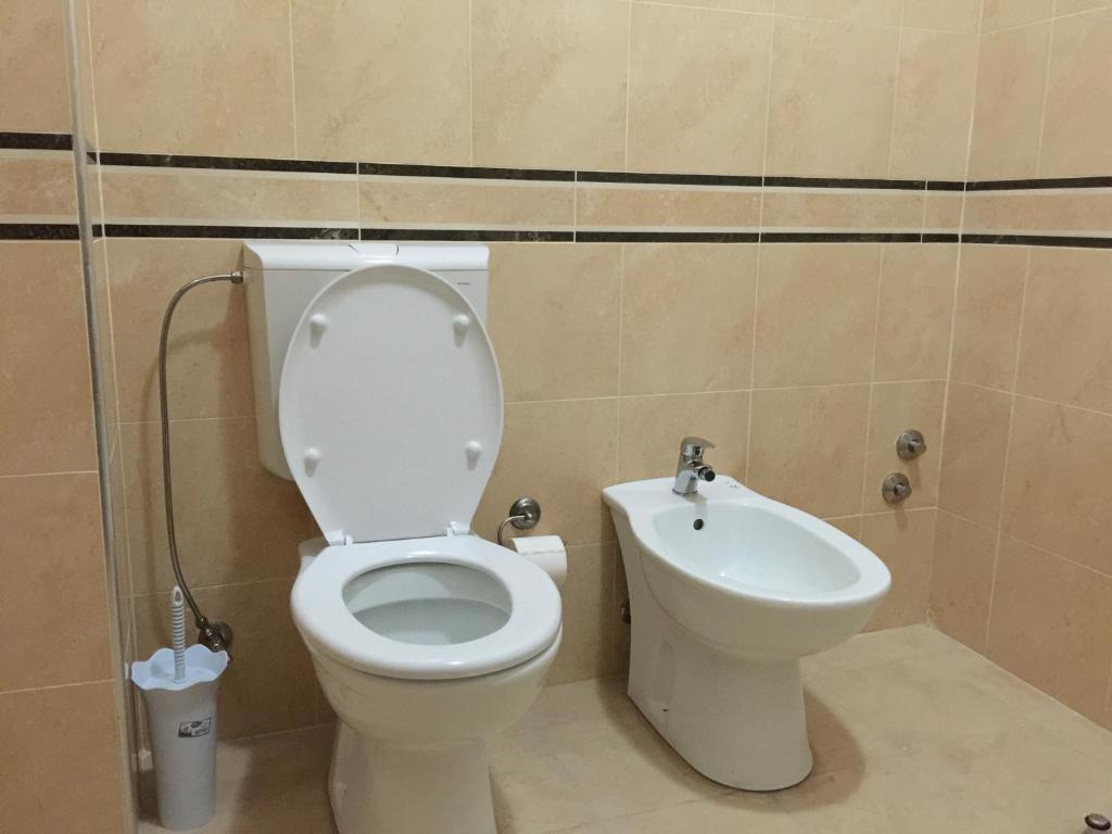 Uma casa de banho em Herges Hotel