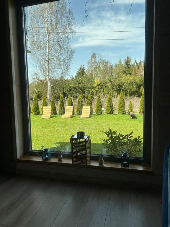 Zahrada ubytování Mazury Dom Oluś nad jeziorem Sasek Wielki z gorącą balia z funkcją jakuzzi