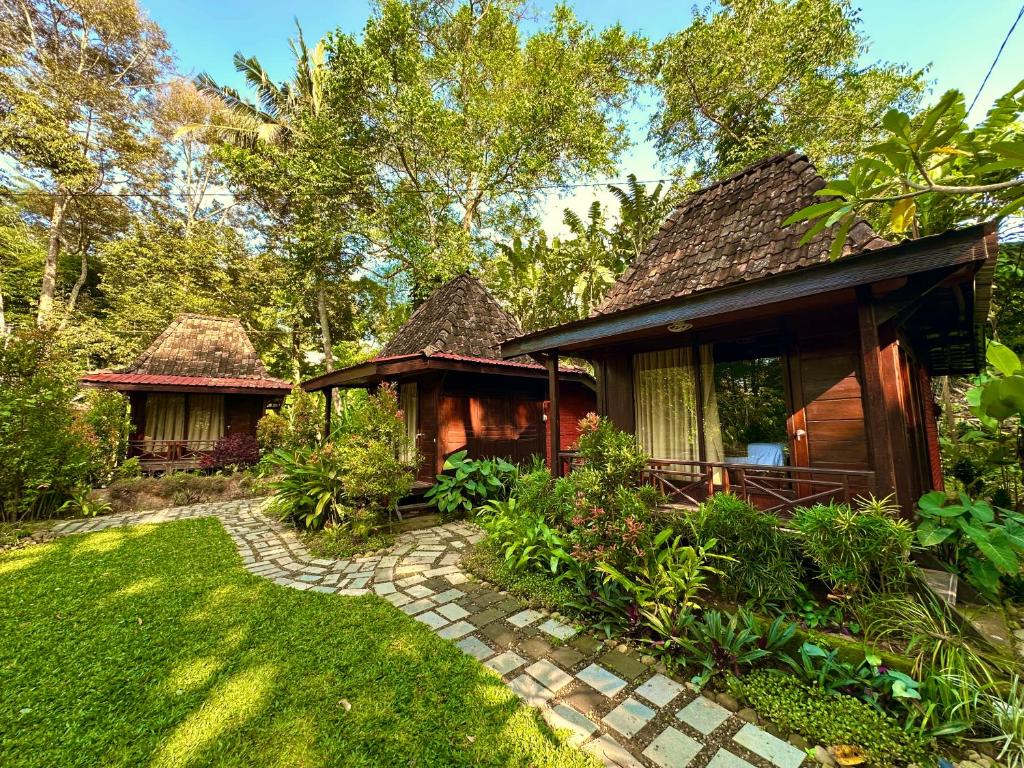Zahrada ubytování Puunee Wild River Villa's Borobudur