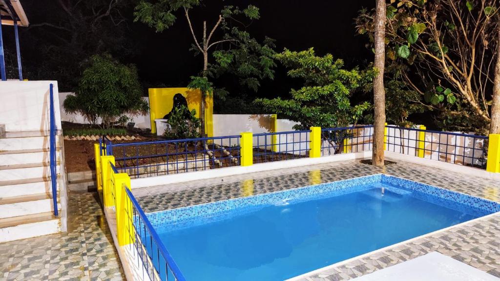 Bazén v ubytování The Ishank Resorts Yercaud Hills nebo v jeho okolí