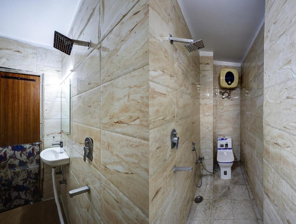 Koupelna v ubytování Hotel Nancy Dx Near New Delhi Railway Station