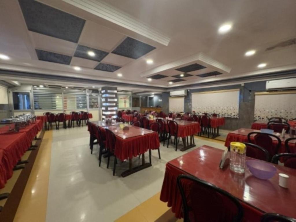 Restaurace v ubytování Hotel Inn New Digha With Classic Swimming Pool
