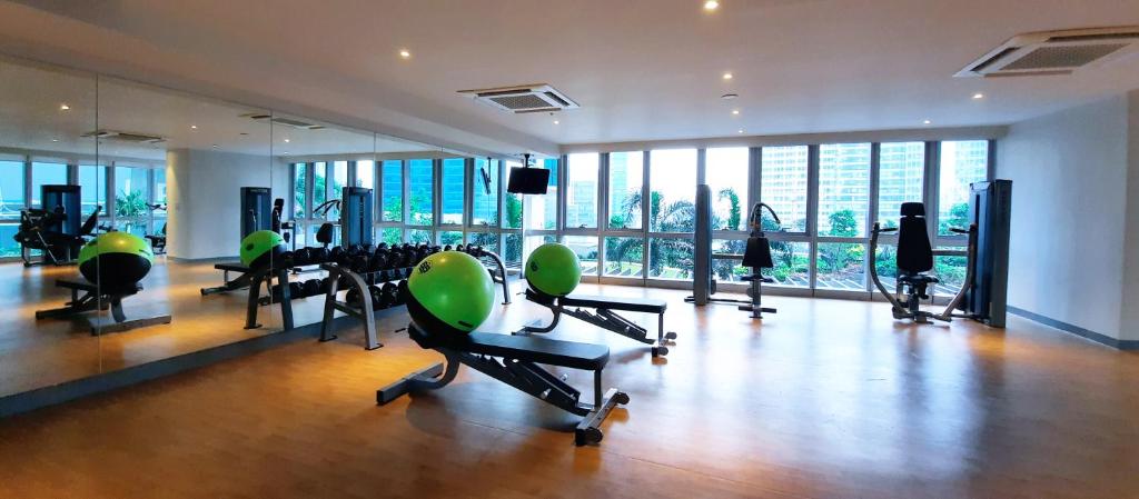 Fitness centrum a/nebo fitness zařízení v ubytování City Lights Apartment in BGC