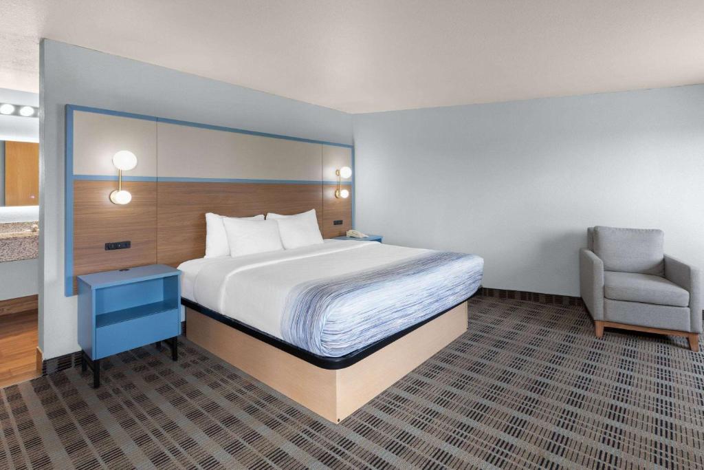 AmericInn by Wyndham Oscoda Near AuSable River - Chambre Lit King-Size Supérieure - Non-Fumeurs
