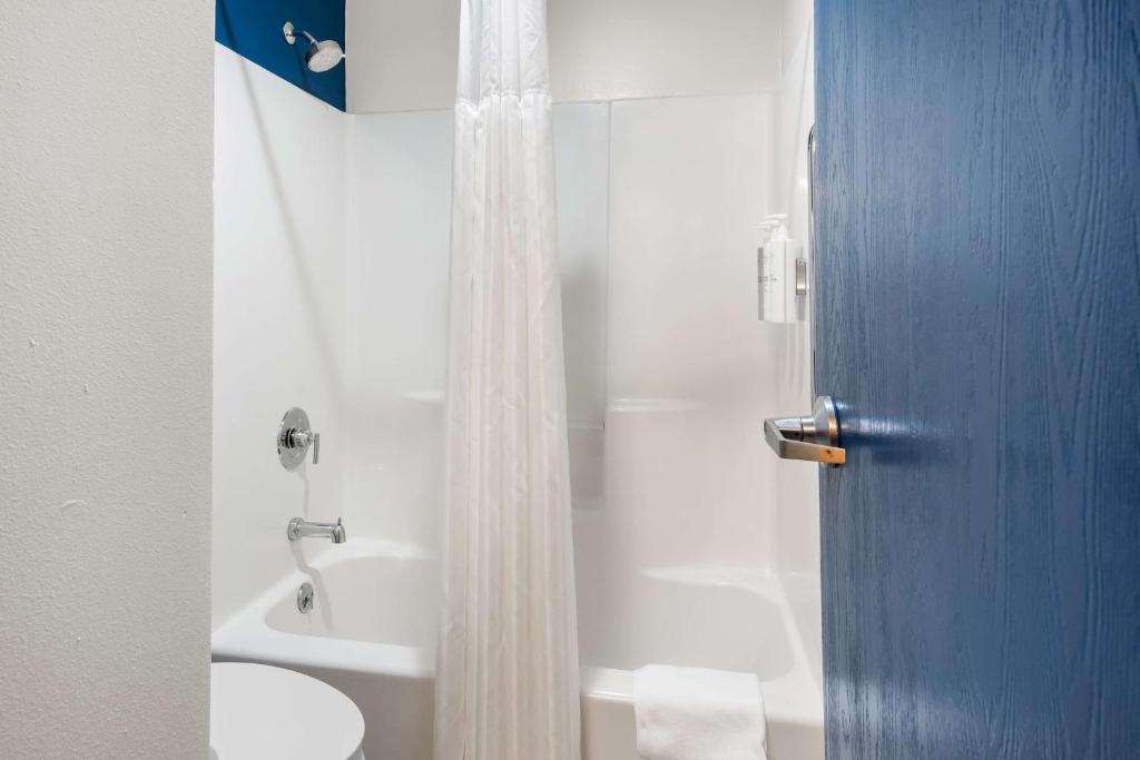 Spark By Hilton Grapevine DFW North photo