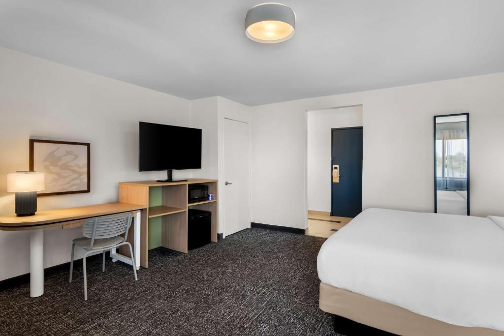 Spark By Hilton Grapevine DFW North - King Room With Sofa Bed - Non-Smoking