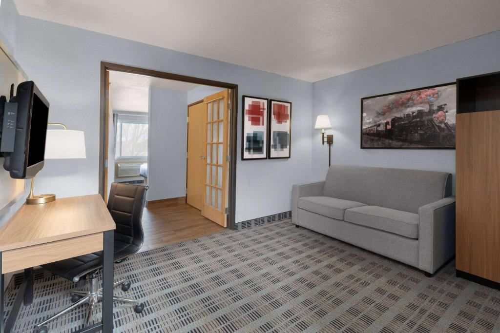 AmericInn by Wyndham Oscoda Near AuSable River photo