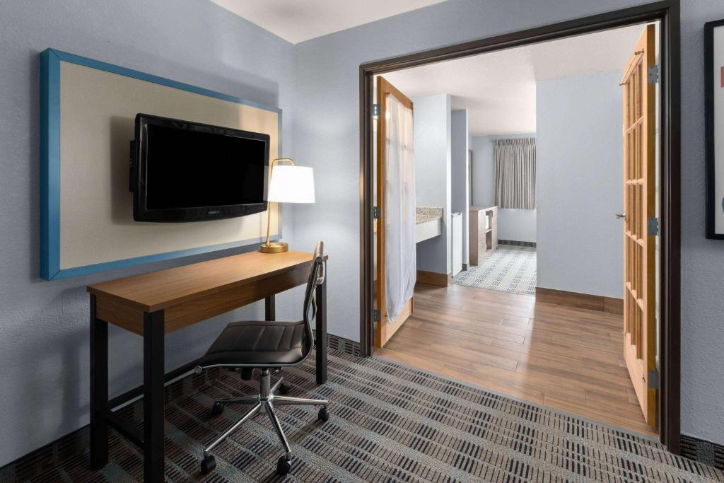 AmericInn by Wyndham Oscoda Near AuSable River photo