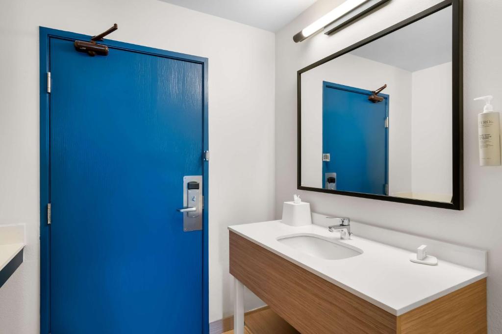 Spark By Hilton Grapevine DFW North photo