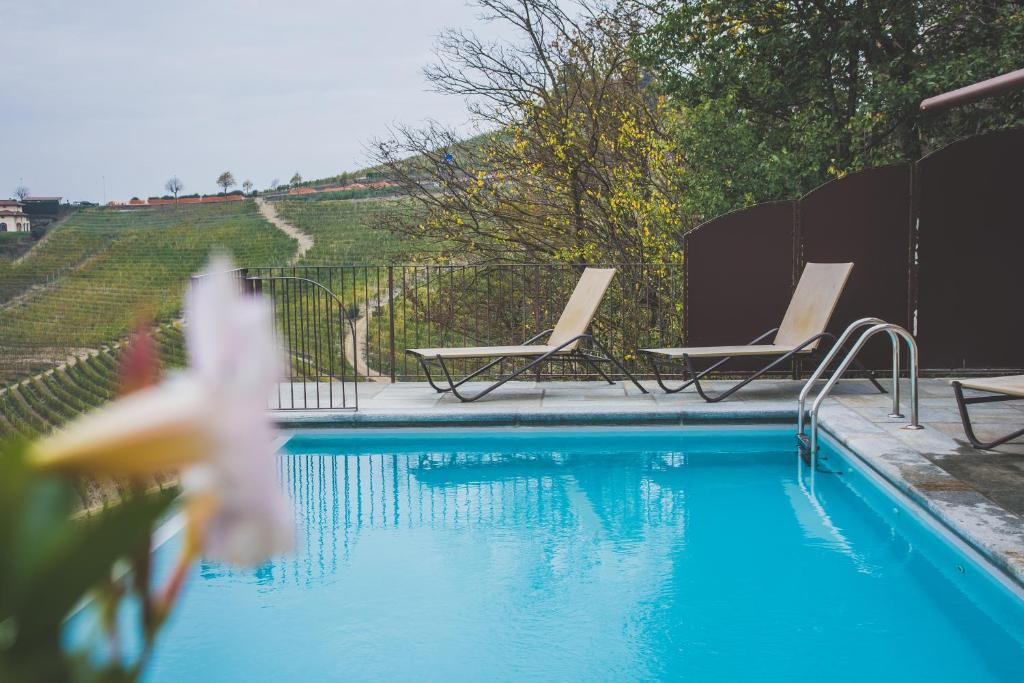 Bazén v ubytovaní Agriturismo Rivella alebo v jeho blízkosti