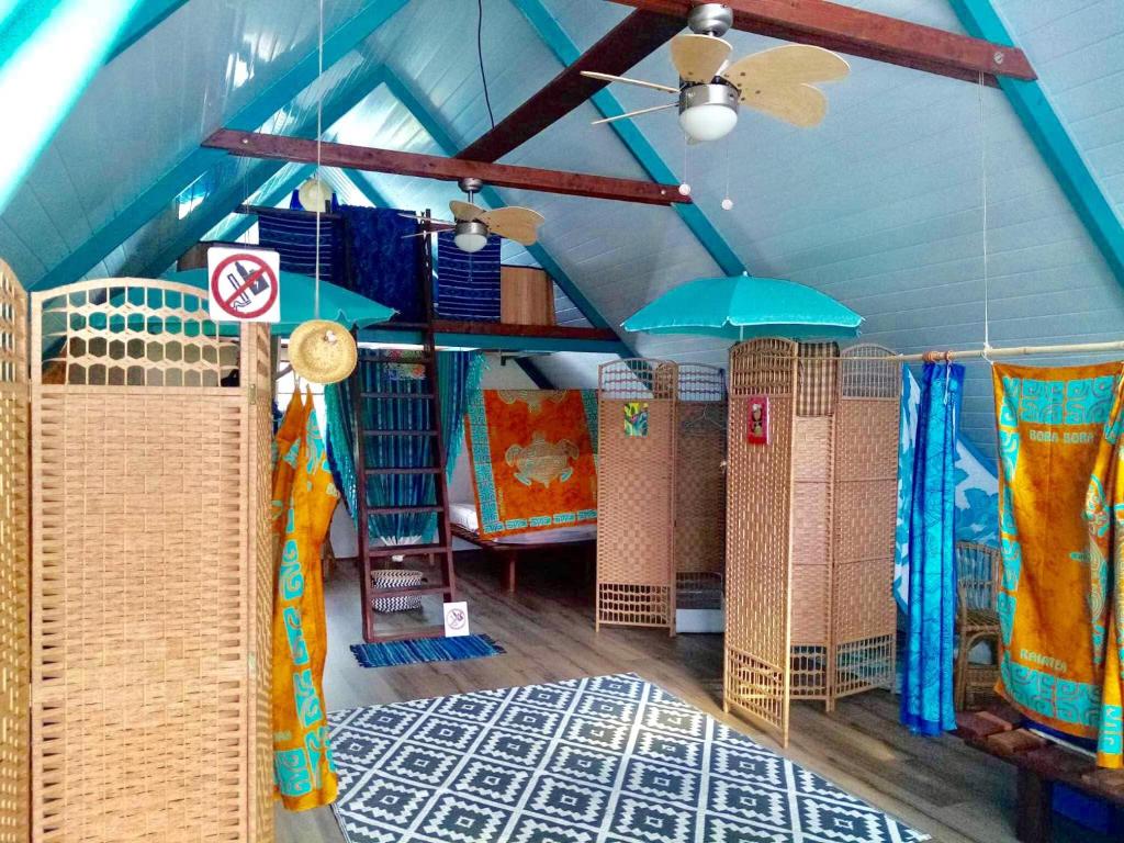 Postel nebo postele na pokoji v ubytování L'Auberge de jeunesse Tahiti Iti - Beach hostel