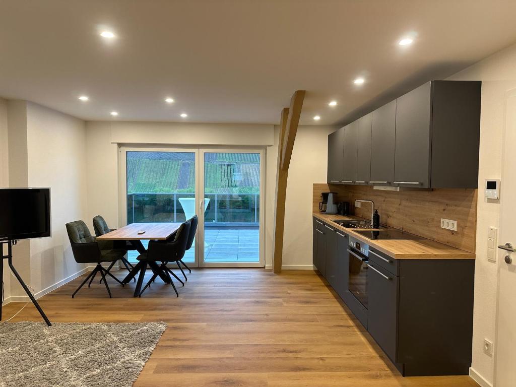 Dapur atau dapur kecil di Moselappartements by Weingut Marco Adamy