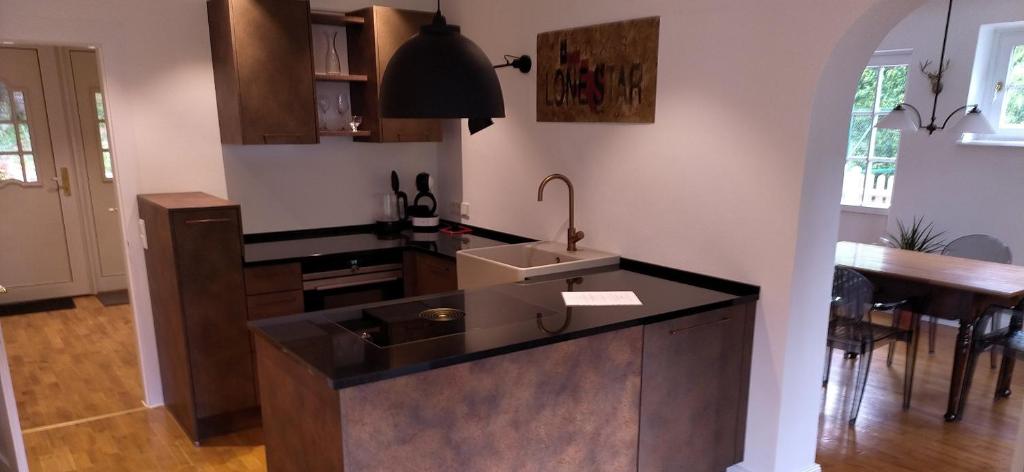 Kuchyň nebo kuchyňský kout v ubytování Refugium Klosterhaus Nettersheim