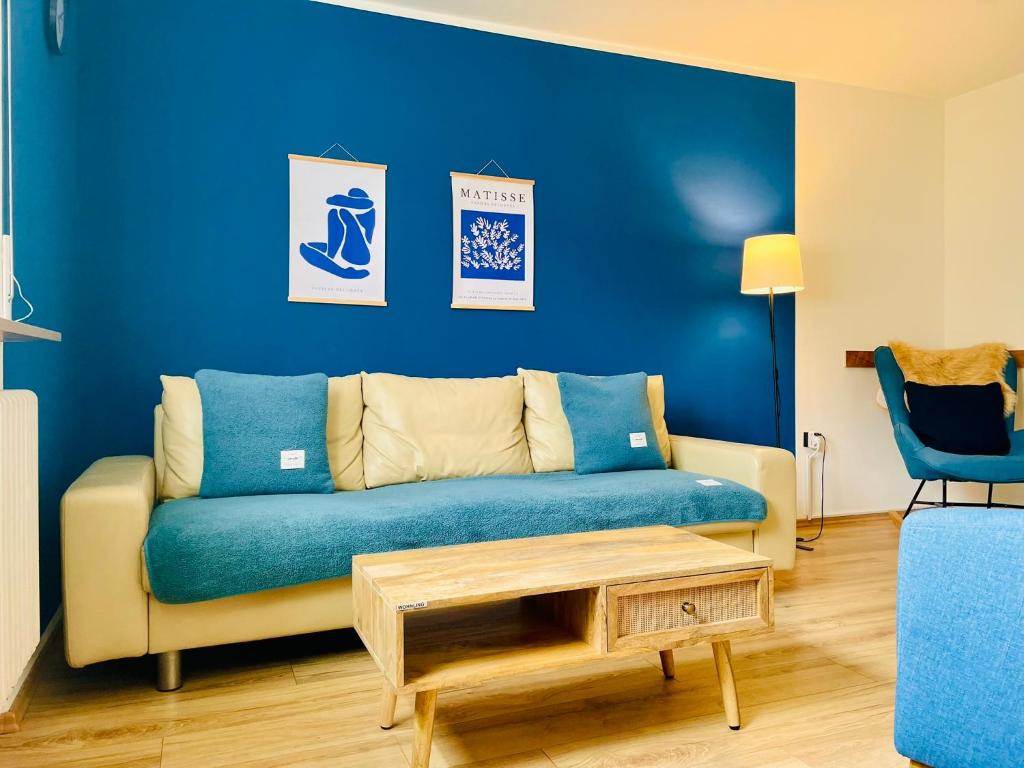 Posezení v ubytování Kleine Auszeit Ferienwohnung nahe Bosenbergklinik mit Parkplatz, Haustiere willkommen