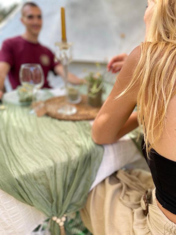 Hostia v ubytovaní Glamping - La Casa del Piano