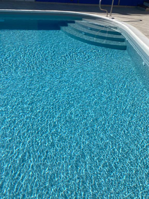 Bazén v ubytovaní Residence Hotel Edy alebo v jeho blízkosti