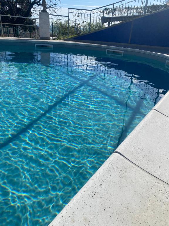 Bazén v ubytovaní Residence Hotel Edy alebo v jeho blízkosti