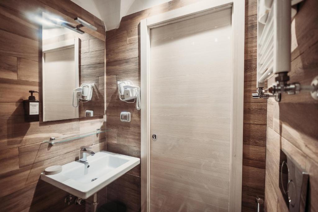 Hotel Domus Tiberina - Resim 7