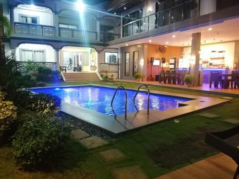 Bazén v ubytování Baki Divers and Beach Resort nebo v jeho okolí