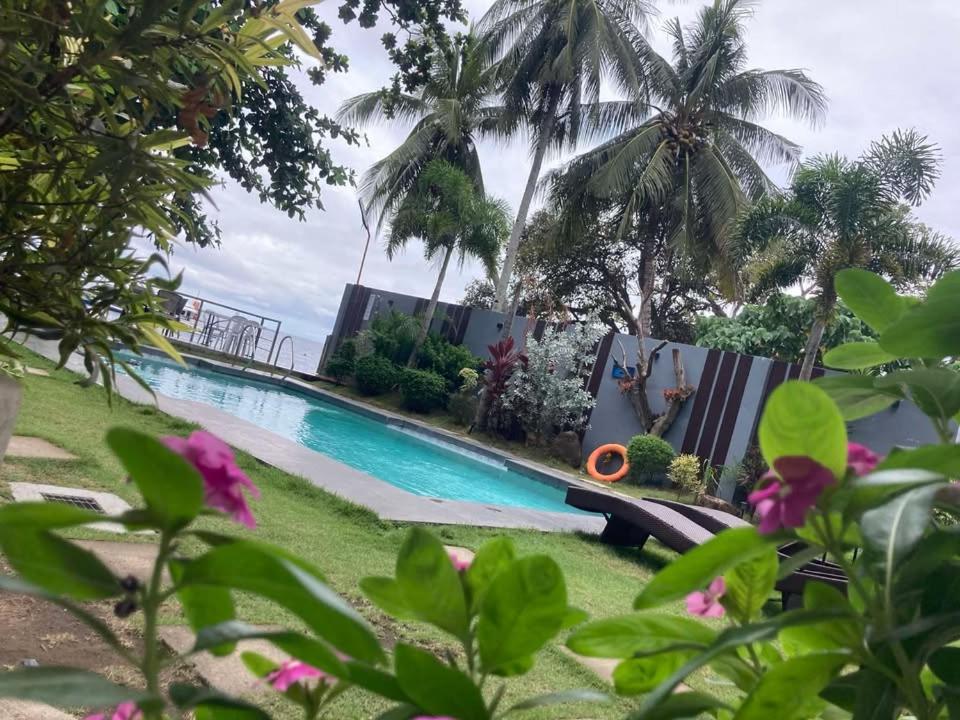 Bazén v ubytování Baki Divers and Beach Resort nebo v jeho okolí