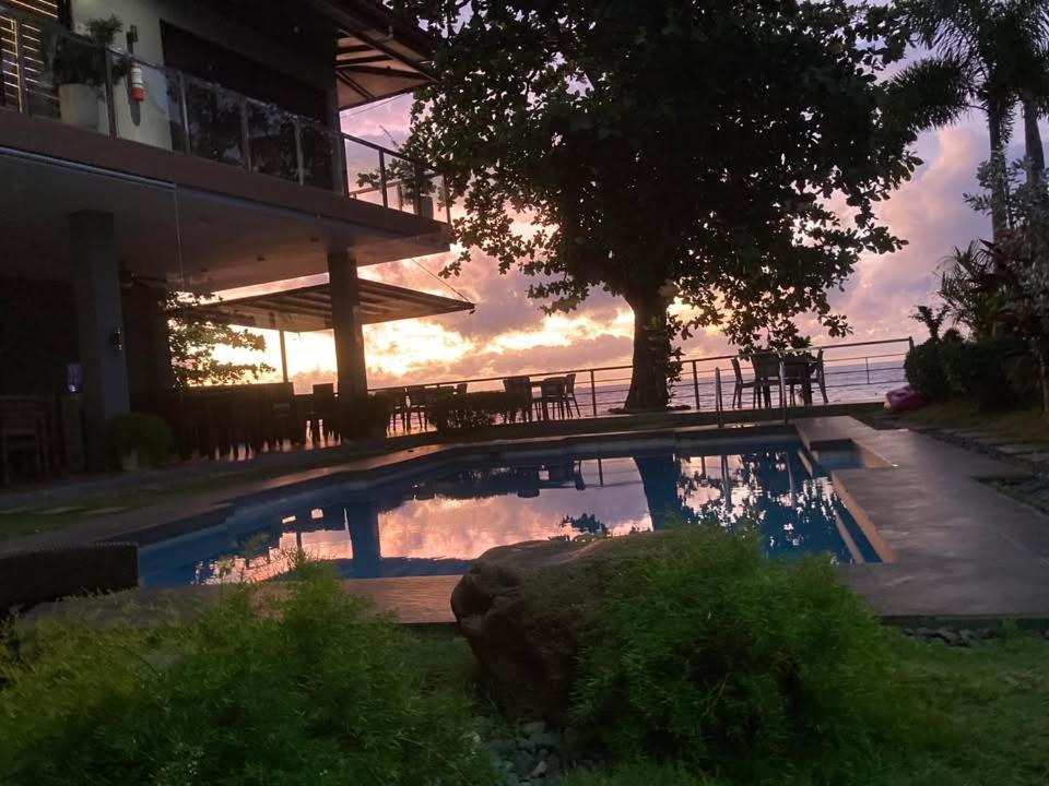 Bazén v ubytování Baki Divers and Beach Resort nebo v jeho okolí