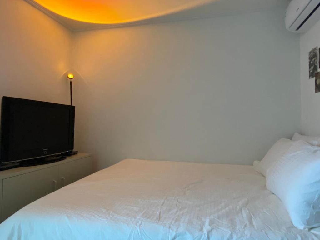 Postel nebo postele na pokoji v ubytování SweetHome, 2 rooms & beds by Kunkook Station line2,7