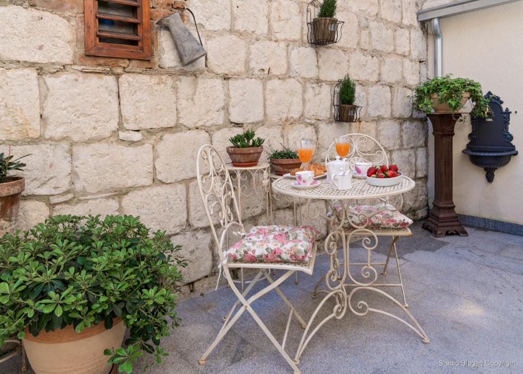 Emperor's Suites - 15