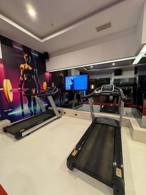 Fitness centrum a/nebo fitness zařízení v ubytování Granada Luxury Red Adult Only