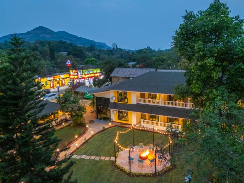 Nespecifikovaný výhled na hory nebo výhled na hory při pohledu z hostelu
