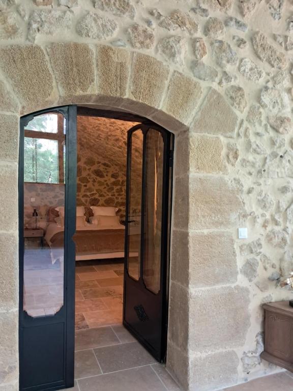 Koupelna v ubytování Le Vieux Moulin de Jouques
