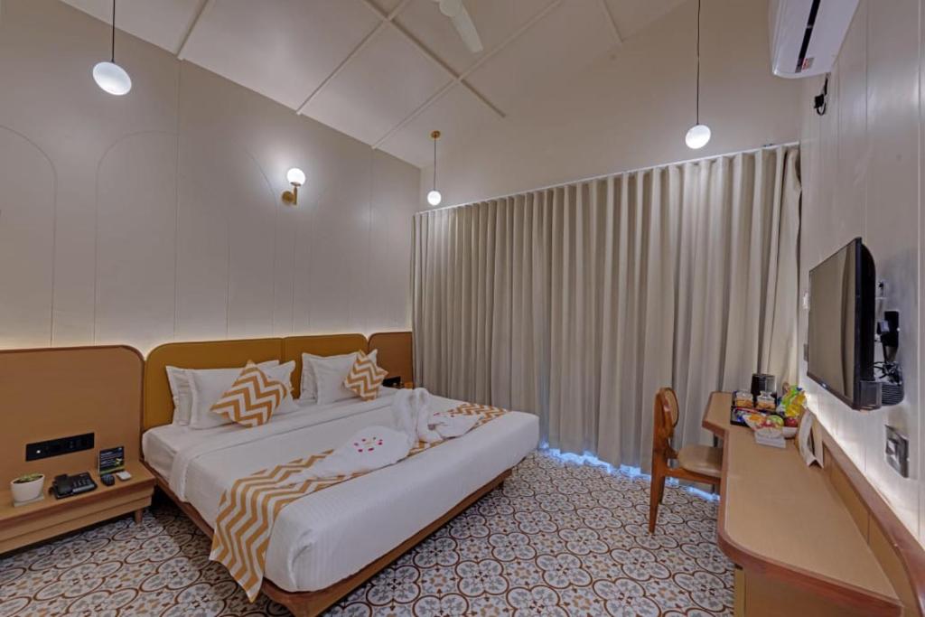 Sjónvarps- og/eða afþreyingartæki á Villa Euphoria Resort at Statue of Unity